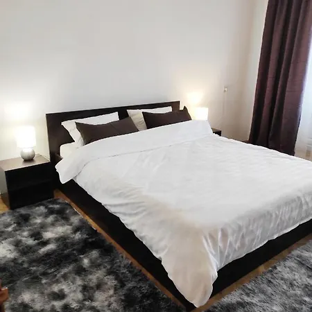 Comfortable Apartments In Centre With 3 Bedrooms Rivne Exterior photo