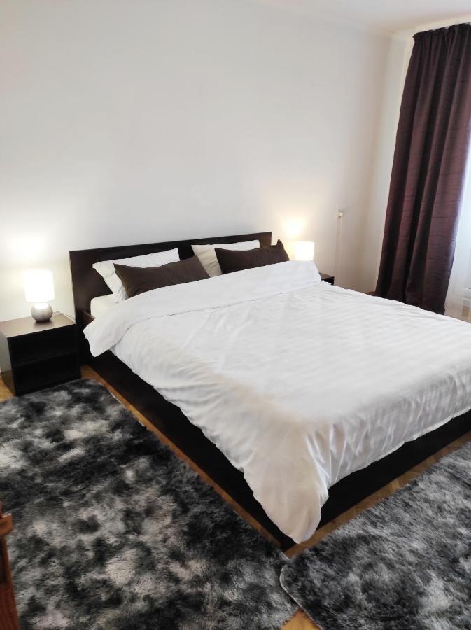 Comfortable In Centre With 3 Bedrooms Rivne